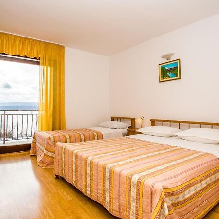 Apartmani Pava Omis Luaran gambar
