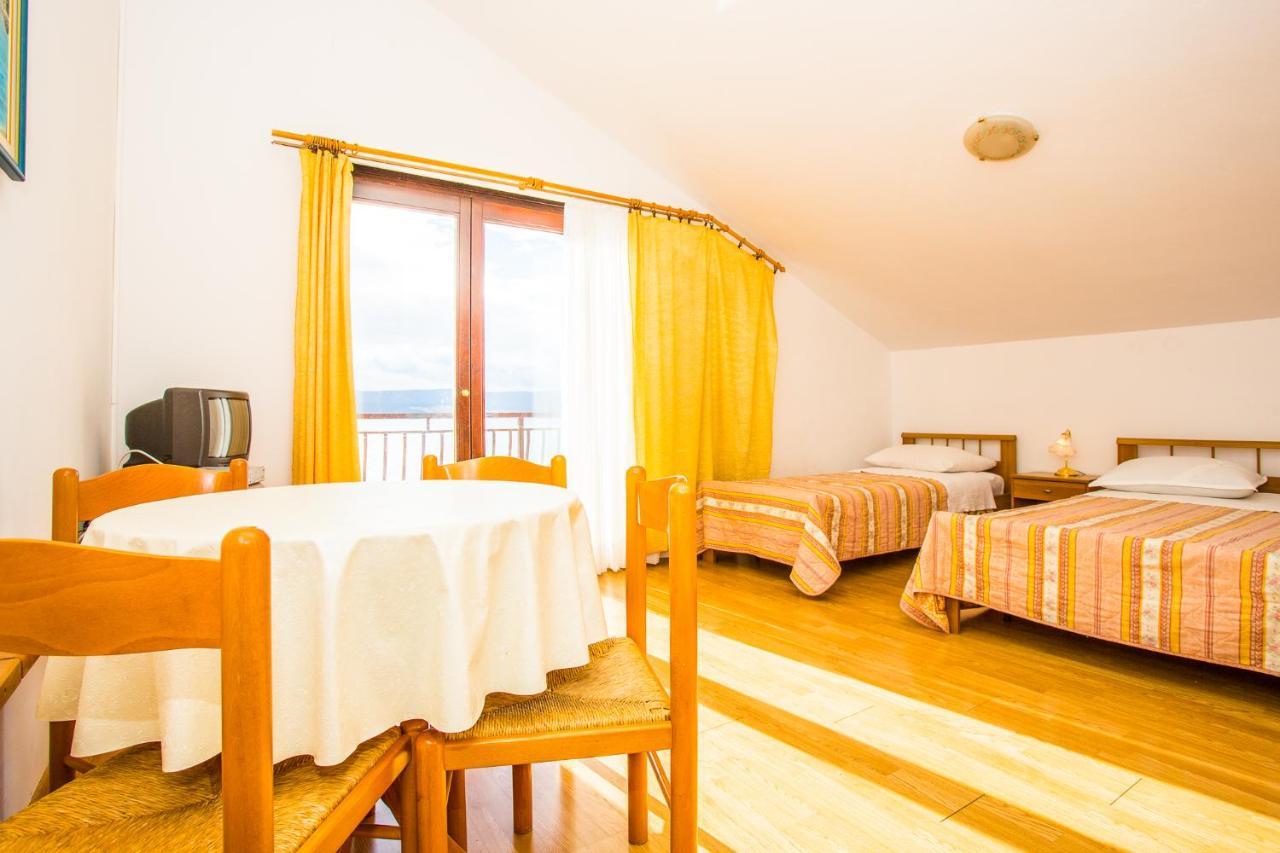Apartmani Pava Omis Luaran gambar