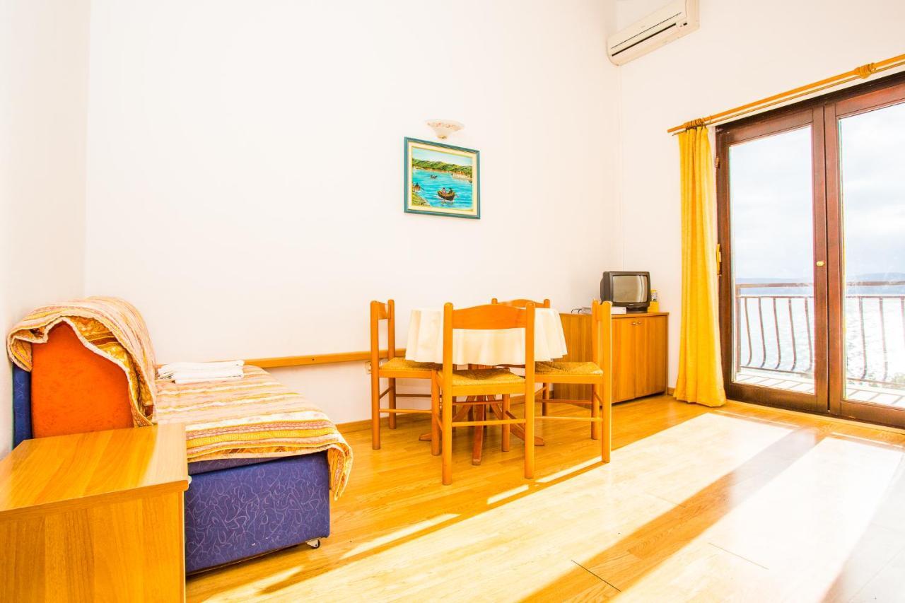 Apartmani Pava Omis Luaran gambar