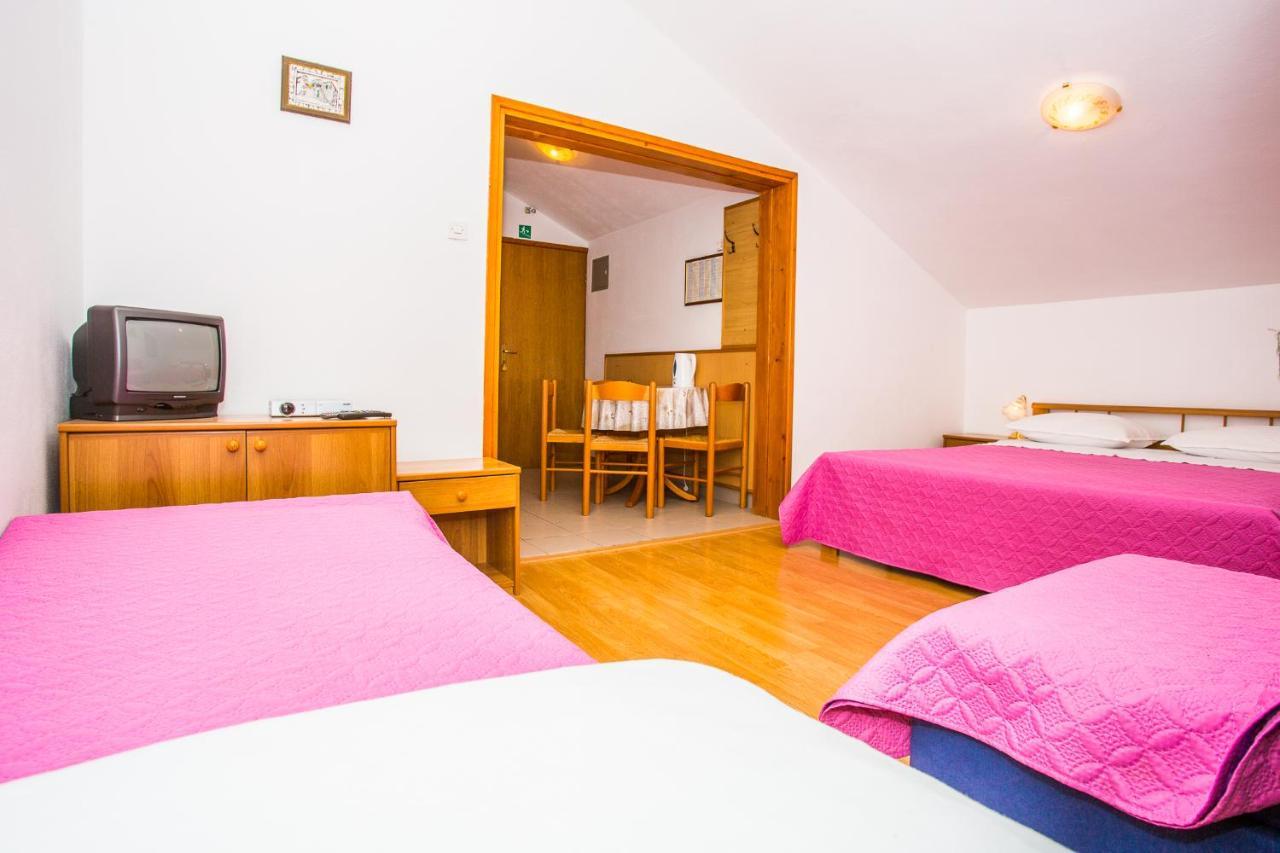 Apartmani Pava Omis Luaran gambar