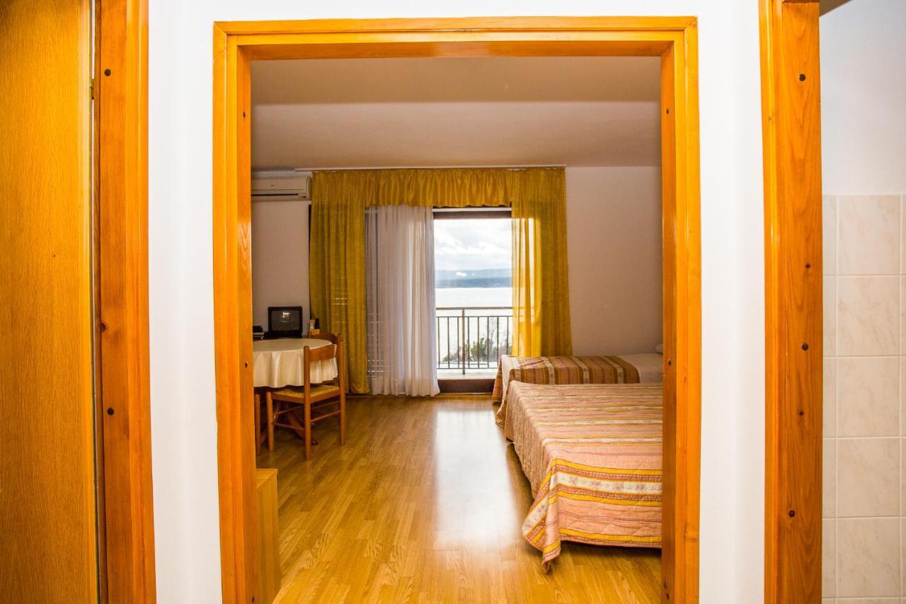 Apartmani Pava Omis Luaran gambar