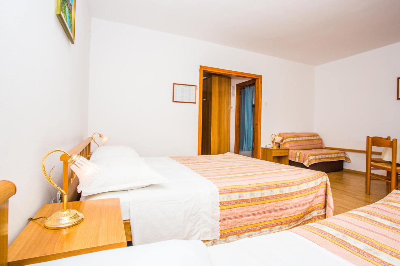 Apartmani Pava Omis Luaran gambar