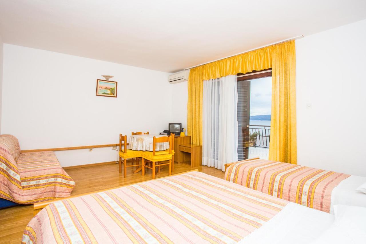 Apartmani Pava Omis Luaran gambar