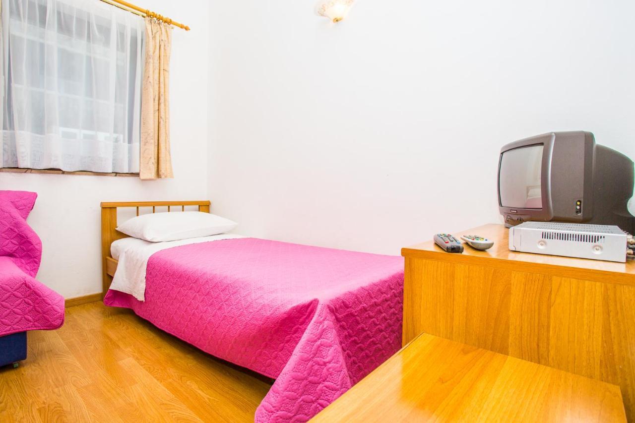 Apartmani Pava Omis Luaran gambar