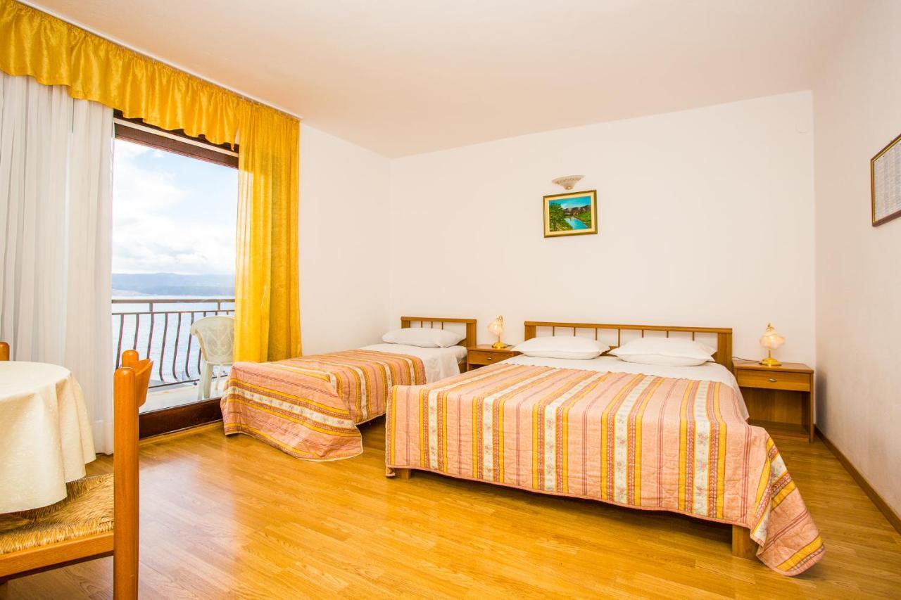 Apartmani Pava Omis Luaran gambar