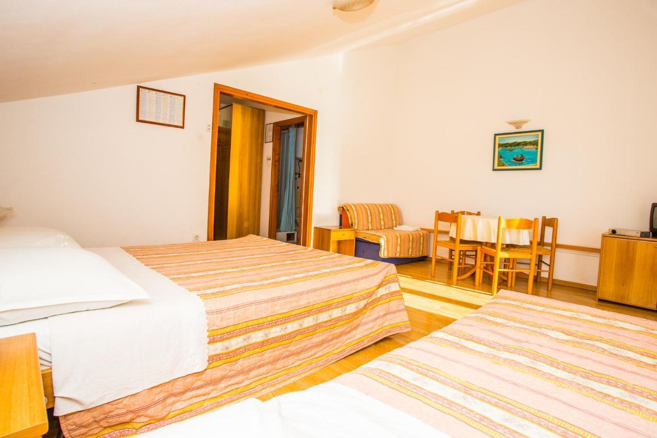 Apartmani Pava Omis Luaran gambar