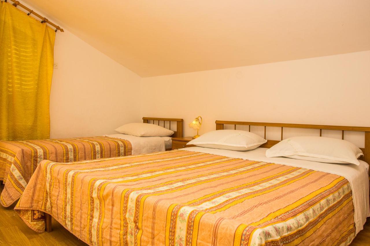 Apartmani Pava Omis Luaran gambar