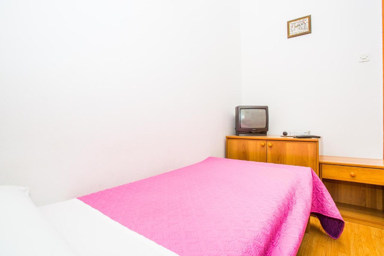 Apartmani Pava Omis Luaran gambar