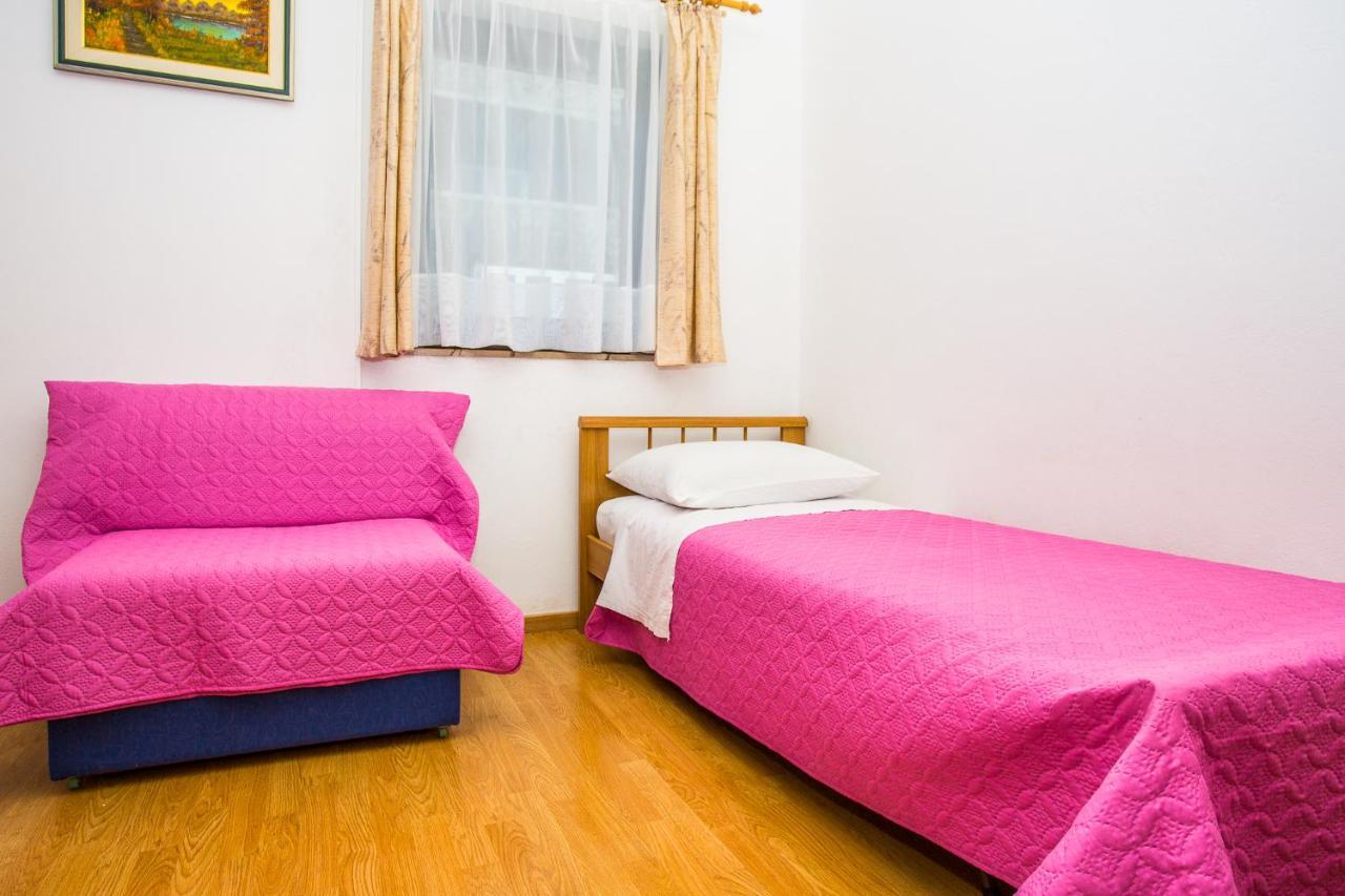 Apartmani Pava Omis Luaran gambar