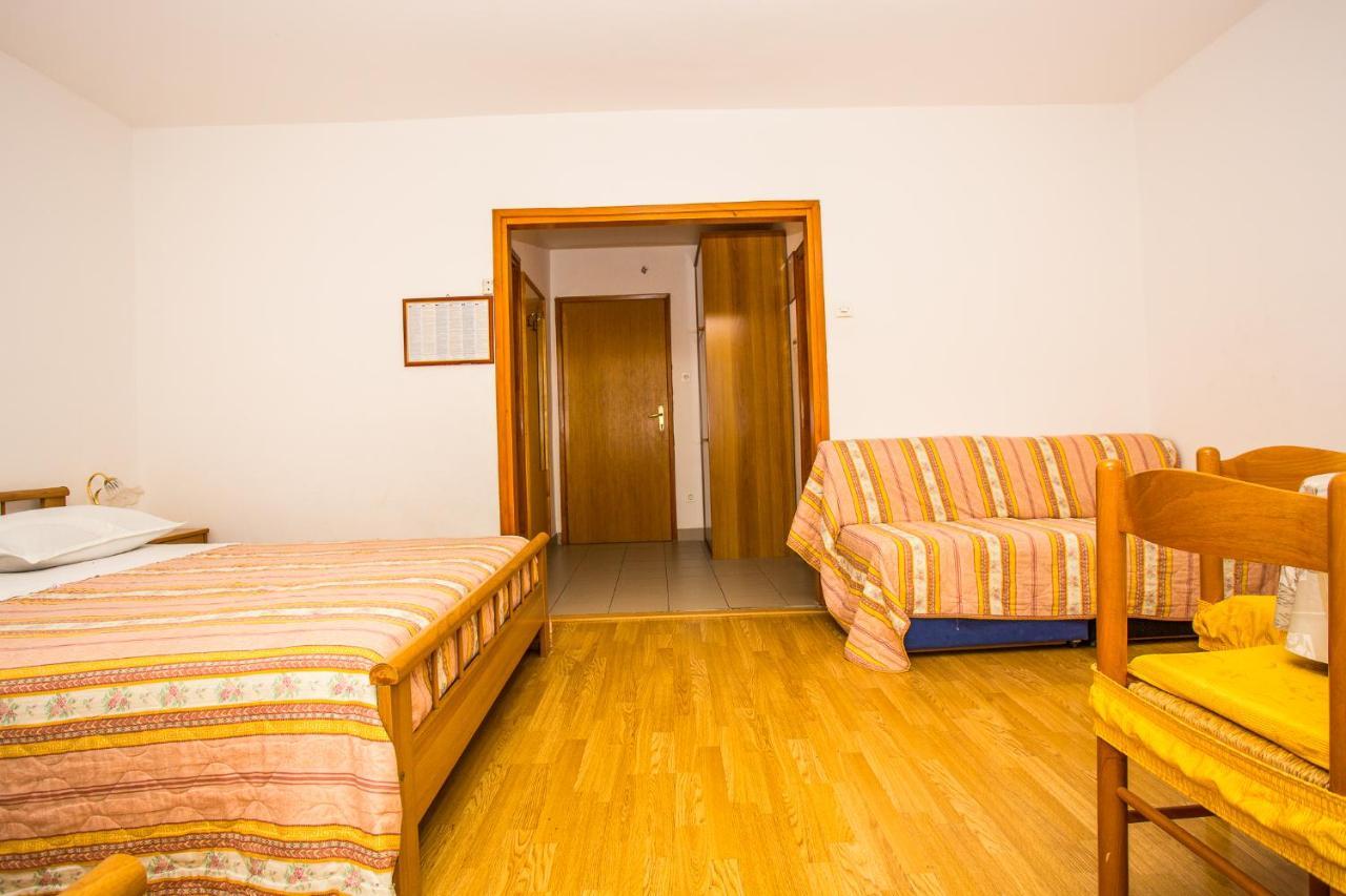 Apartmani Pava Omis Luaran gambar