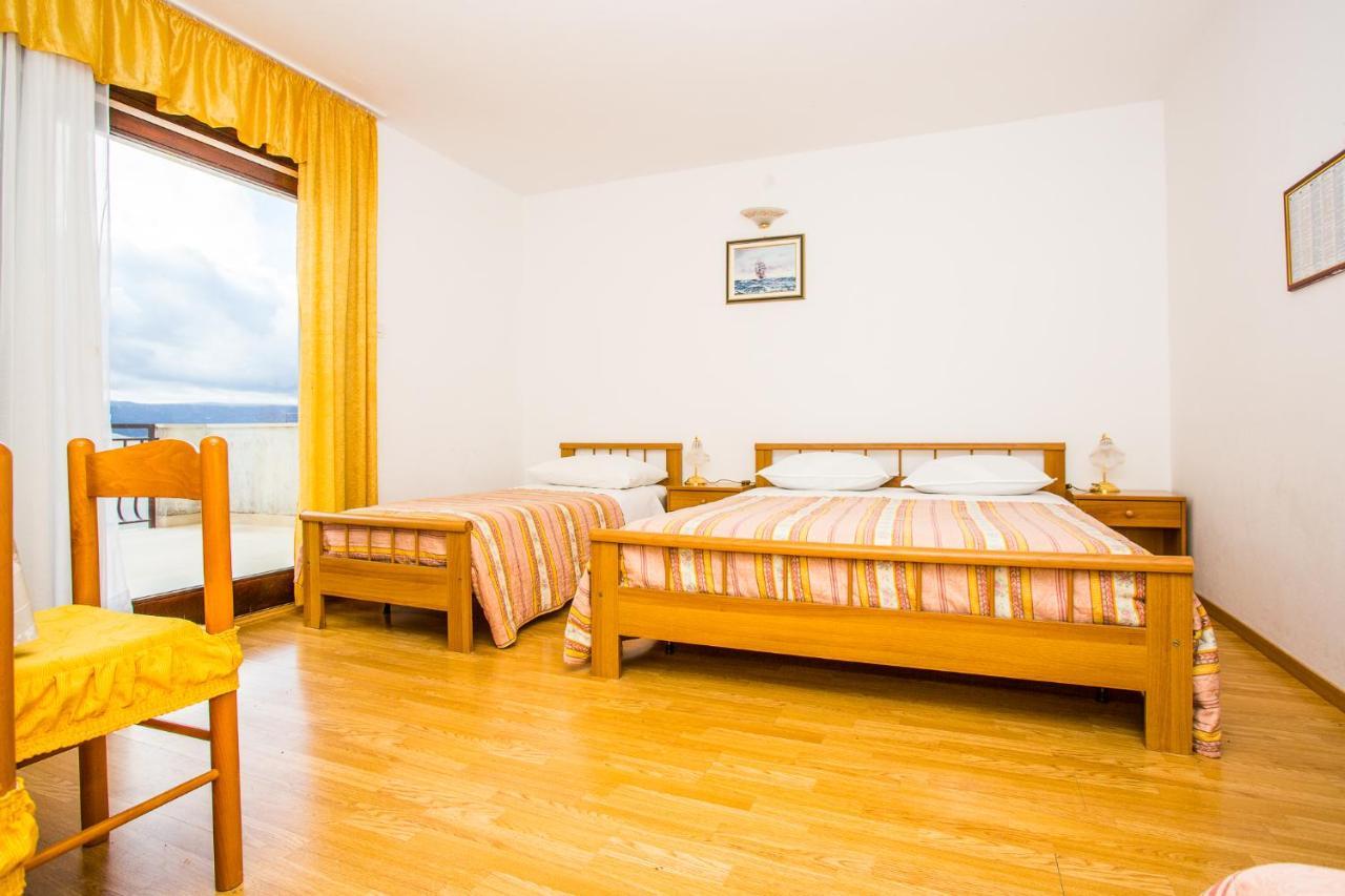 Apartmani Pava Omis Luaran gambar