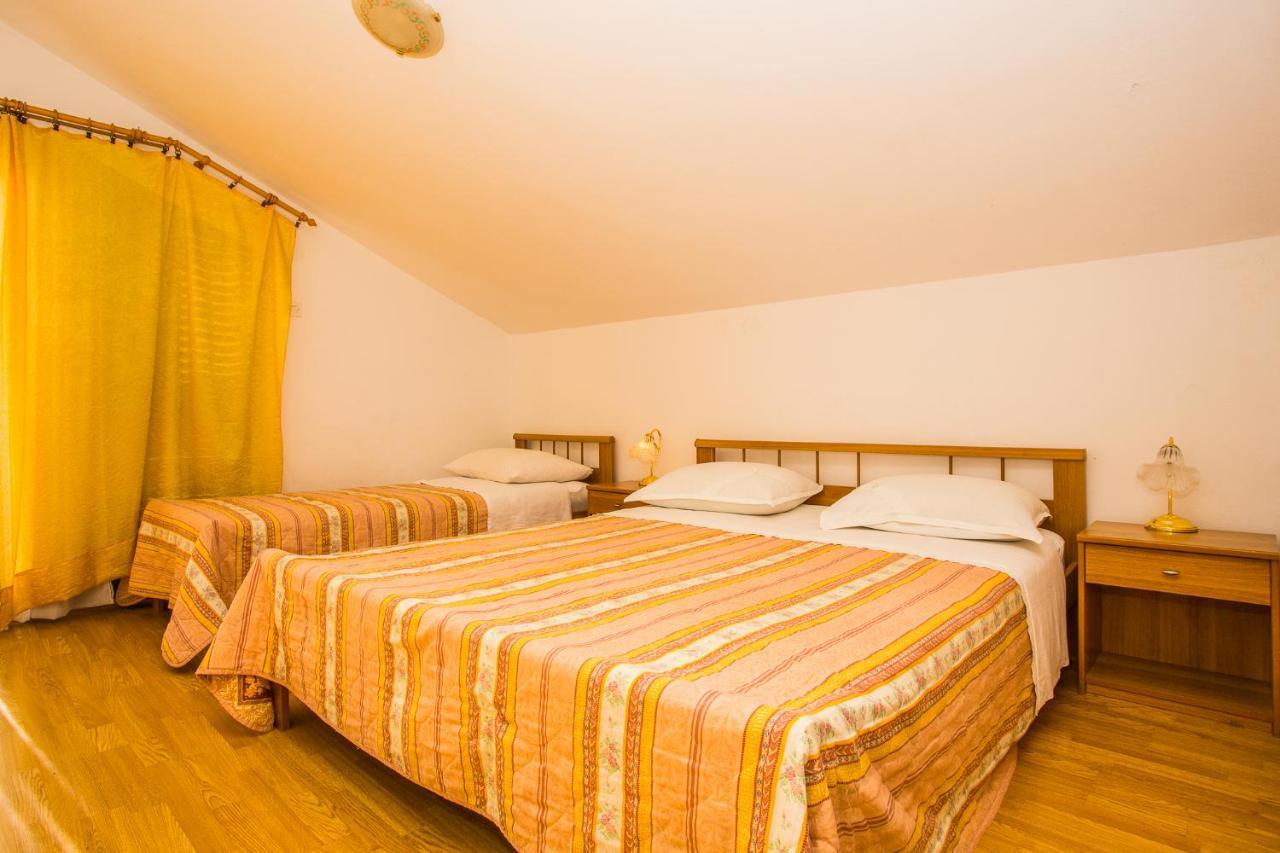 Apartmani Pava Omis Luaran gambar